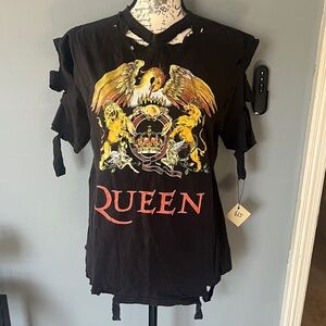 Medium Distressed Black Queen Graphic T-Shirt